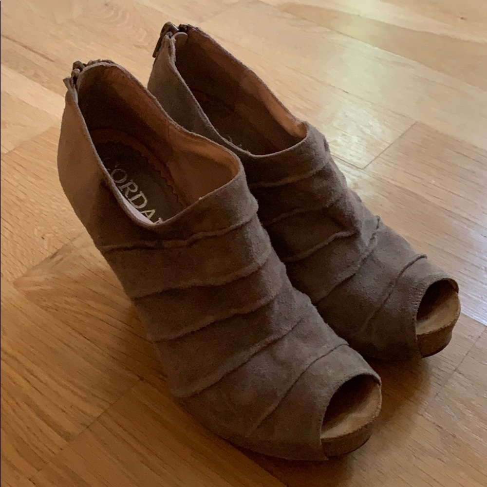Cordani taupe heels 37 zip back